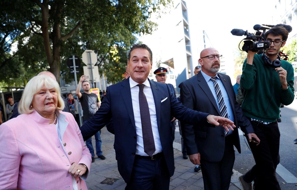 Heinz-Christian Strache je předsedou menší koaliční strany. Jeho Svobodná strana Rakouska se staví proti uprchlíkům, při vyjednávání ale slevila z fóra o vystoupení země z EU.