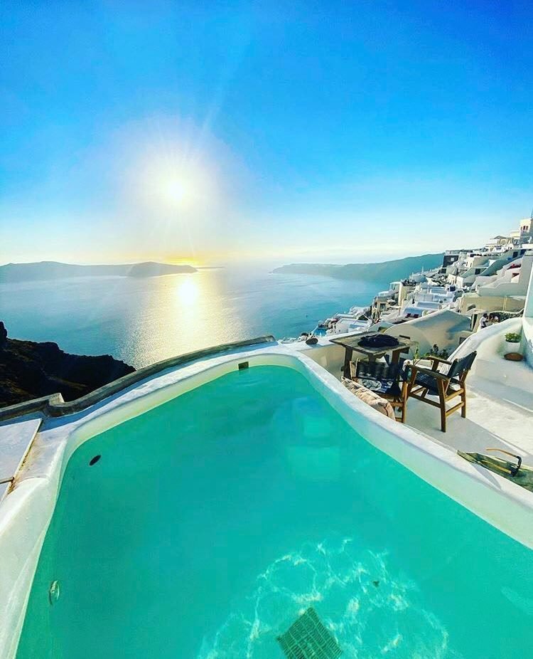 Manželé Hejdovi si užívají na Santorini