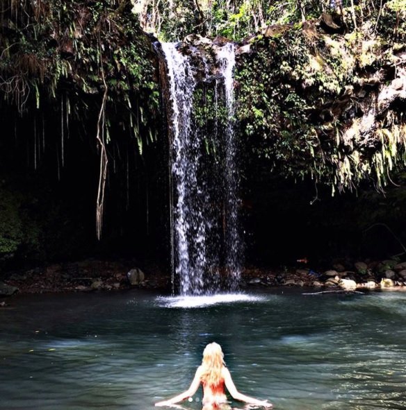 Zorka Hejdová si užívá na Havaji.