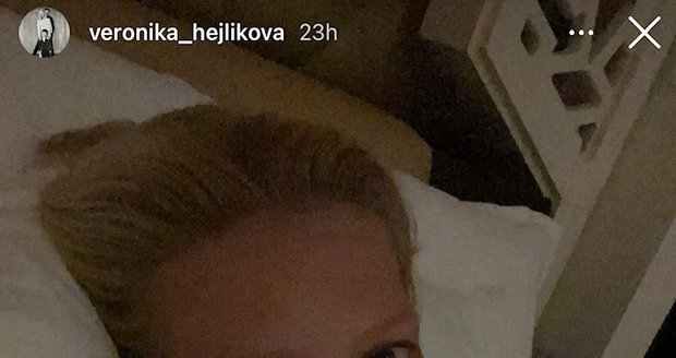 Veronika Hejlíková se poslední den dovolené otrávila jídlem.