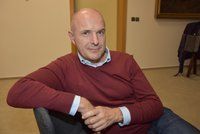 Plzeňský hejtman Bernard má koronavirus: Horečky, bolest svalů a několik testů