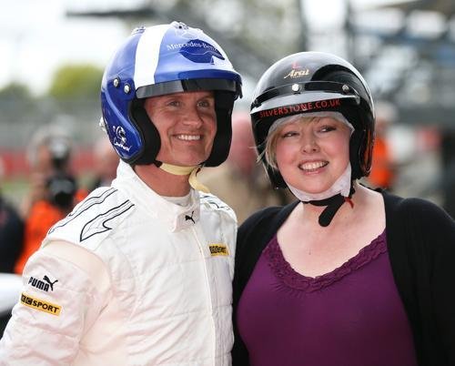 Vzrušující: Helen si splnila další ze svých snů. Projela se po okruhu s řidičem Formule 1 Davidem Coulthardem.