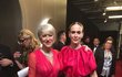 Nejlépe stárnoucí celebrita světa Helen Mirrenová s hereckou kolegyní Sarah Paulsonovou