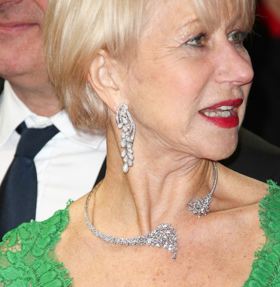 Helen Mirren měla na premiéře filmu diamantové šperky