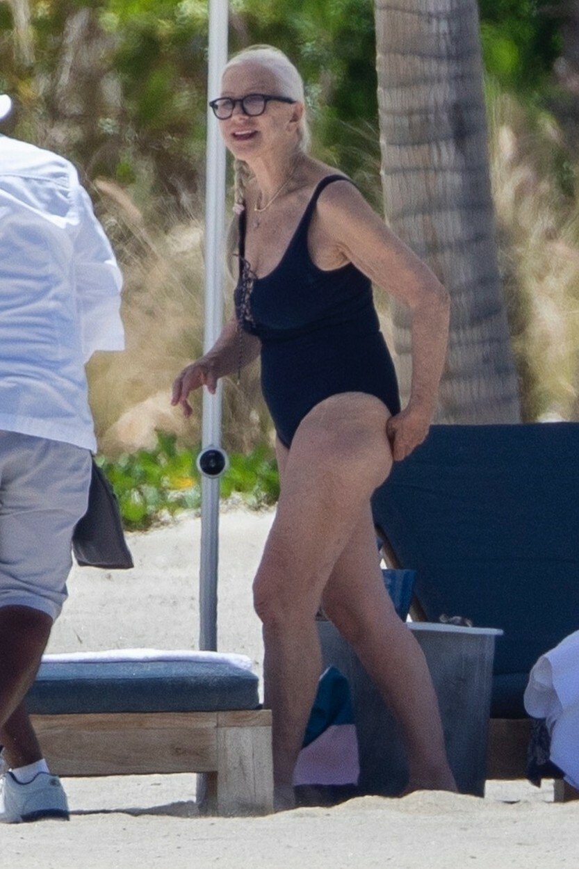 Oscarová herečka Helen Mirrenová si užívá dovolené v Mexiku.