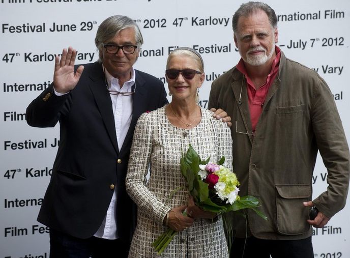 Helen Mirrenová se svým mužem, režisérem Taylorem Hackfordem (vpravo) a Jiřím Bartoškou