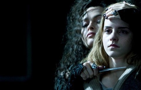 Čarodějnice, která v Harry Potterovi chtěla zabít Hermionu, slaví 50: Víte, že randila se slavným režisérem?