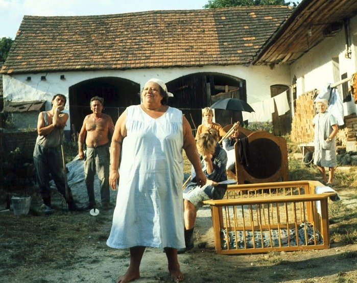 Helena Růžičková ve filmu Slunce, seno, erotika (1991)