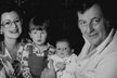 1978 - S dětmi a manželem, bývalý principálem Divadla S+H Milošem Kirschnerem (†69).