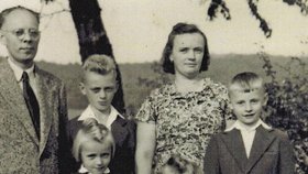 Helena Steblová s manželem Adamem a dětmi v druhé polovině 50. let