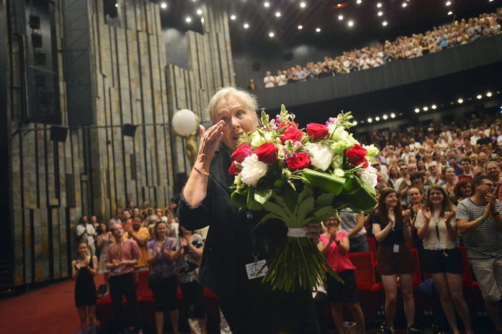 Helena Třeštíková dojatě slaví narozeniny a uvádí film Forman vs. Forman na Mezinárodním filmovém festivalu v Karlových Varech