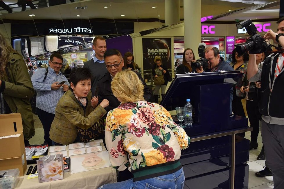 Helena Vondráčková na autogramiádě k nové desce