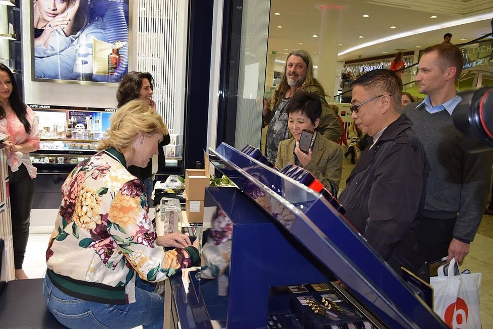 Helena Vondráčková na autogramiádě k nové desce