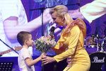 Helena Vondráčková se svým vnukem na koncertu