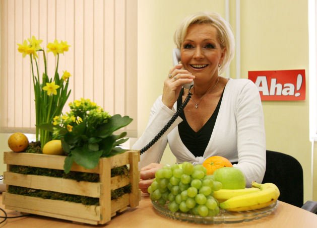 Helena Vondráčková telefonuje