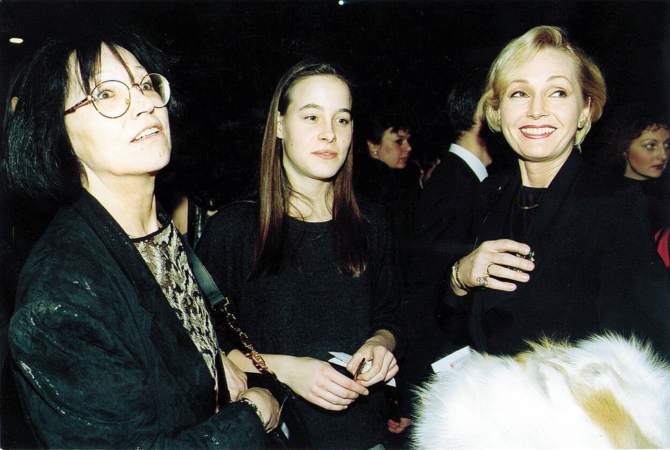 1996: Helena Vondráčková s Martou Kubišovou a její dcerou