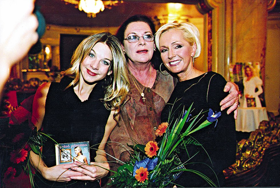 2001: Helena Vondráčková, Milena Dvorská, Sabina Laurinová
