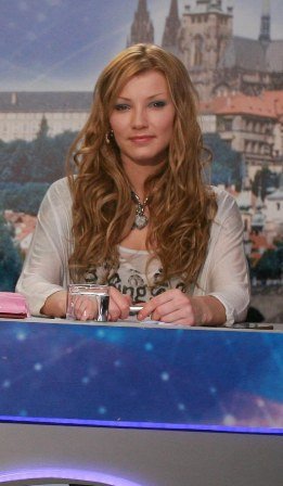 leden 2011: Zeťová se světlehnědou barvou vlasů usedla po pečlivém zvážení Novy a Markízy do poroty SuperStar.