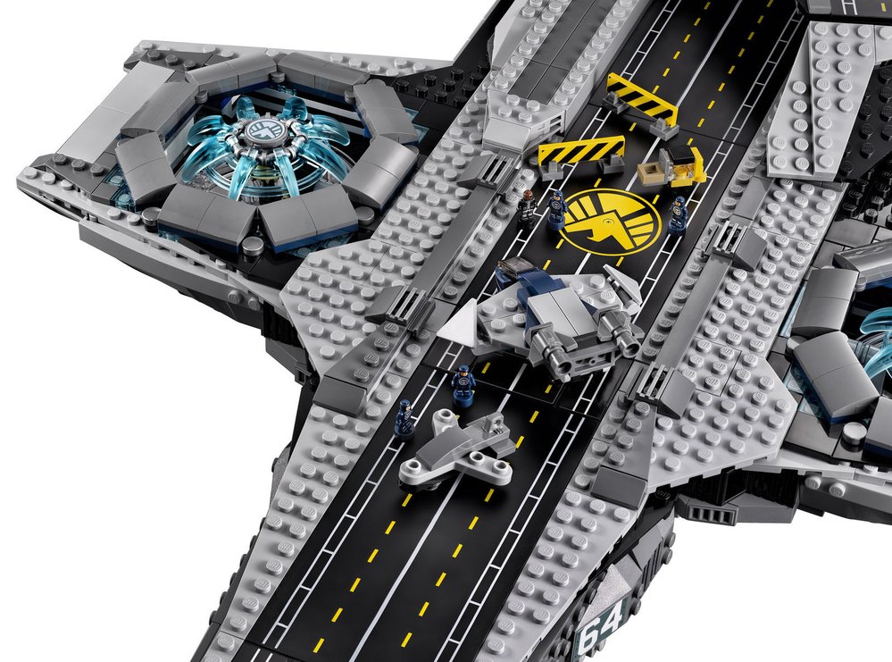 LEGO Helicarrier v plné polní