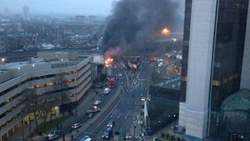 Vrtulník se z dosud neznámých příčin zřítil ve středu v centru Londýna