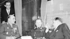 Píka sice i ve vrcholu války spolupracoval se Sověty, zároveň ale kritizoval postup jejich vojsk.