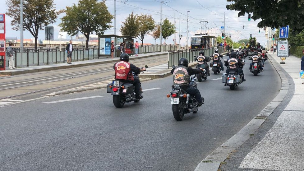 Motorkáři z Hells Angels.