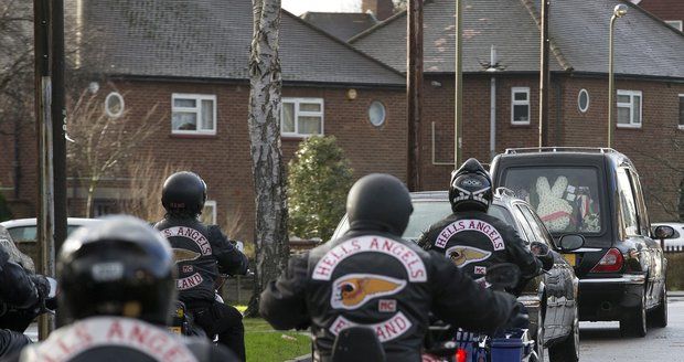 Motorkář gangu Hells Angels měl zavraždit rivala. Němce zadrželi v Rakousku