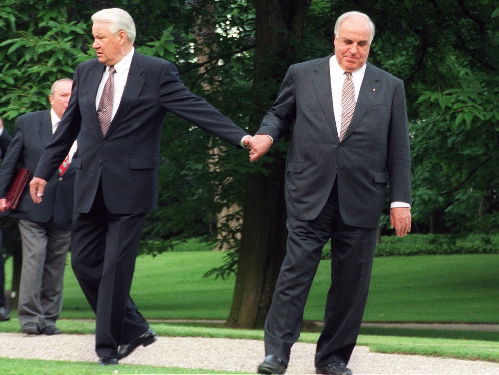 Helmut Kohl s Borisem Jelcinem u západoněmeckého kancléřství v Bonnu