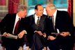 Setkání francouzského prezidenta Jacquese Chiraca, jeho amerického protějšku Billa Clintona a německého kancléře Helmuta Kohla v Elysejském paláci v roce 1995
