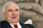 Helmut Kohl má důvod k úsměvu - je opět ženatý!