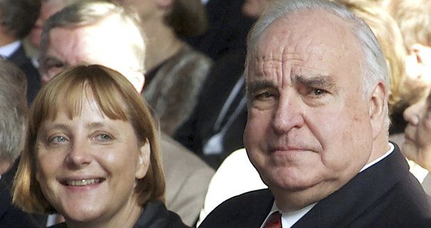 Zemřel muž, který vytáhl mladou Merkelovou: „Kohl mi zásadně změnil život“