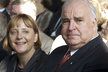 Bývalý německý kancléř Helmut Kohl s Angelou Merkelovou v roce 2000