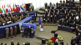 Smuteční rozloučení s Helmutem Kohlem v Evropském parlamentu ve Štrasburku. Bývalý kancléř Německa zemřel ve věku 87 let.