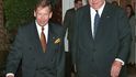 Helmut Kohl v roce 1999 dostal od tehdejšího prezidenta Václava Havla nejvyšší české vyznamenání - Řád Bílého lva
