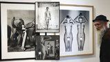 Provokativní fotografie Helmuta Newtona se odhalí Pražanům: Výstava ho konfrontuje s jeho současníky