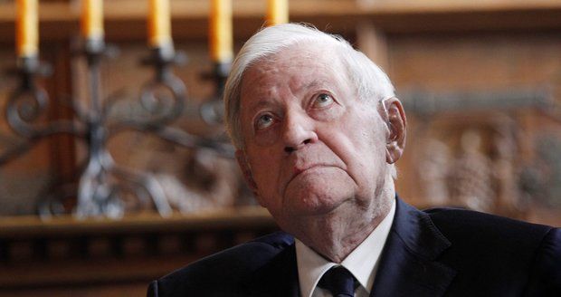 Ve věku 96 let zemřel bývalý německý kancléř Helmut Schmidt