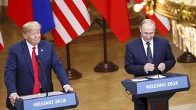 Společná konference Vladimira Putina a Donalda Trumpa.