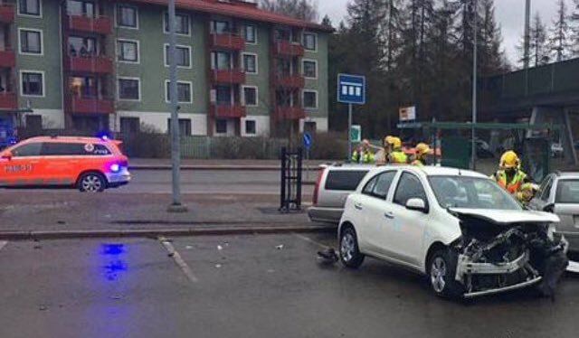 Auto v Helsinkách najelo do lidí: Sedm zraněných.