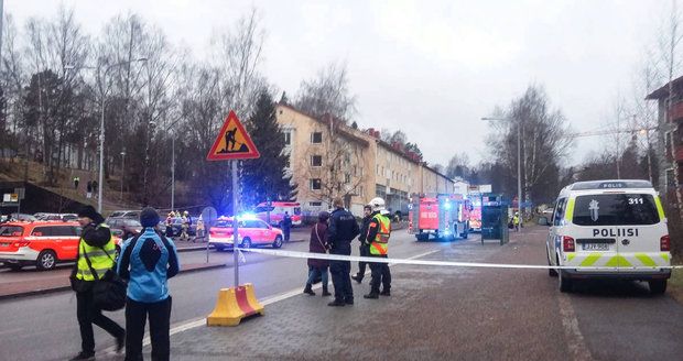 Auto v Helsinkách najelo do lidí: Sedm zraněných.