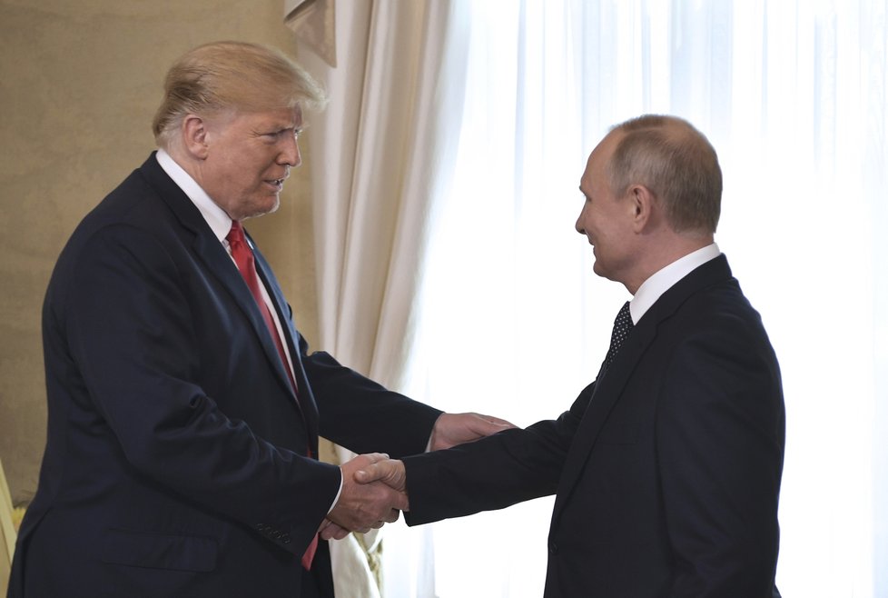 Helsinský summit začal podáním ruky mezi dvěma prezidenty, Donaldem Trumpem a Vladimirem Putinem.