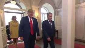 Americký prezident Donald Trump dorazil do Prezidentského paláce v Helsinkách, očekávaný rusko-americký summit může začít.