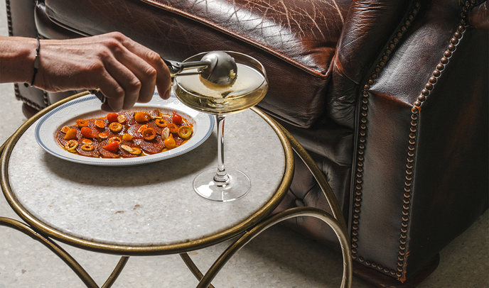 Na aktuálním menu najdete nové koktejly i poptávané bestsellery za celou historii baru. Na aktuálním menu najdete nové koktejly i poptávané bestsellery za celou historii baru.