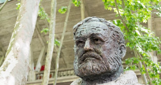 Ernest Hemingway - autor románu Komu zvoní hrana