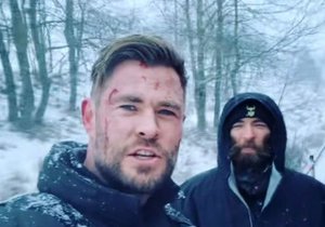 Holywoodská hvězda Chris Hemsworth natáčí nedaleko Prahy pokračování úspšného filmu Extraction