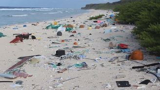 Obří skládka v Tichém oceánu. Kdysi krásný ostrov je dnes totálně zničený plastovým odpadem