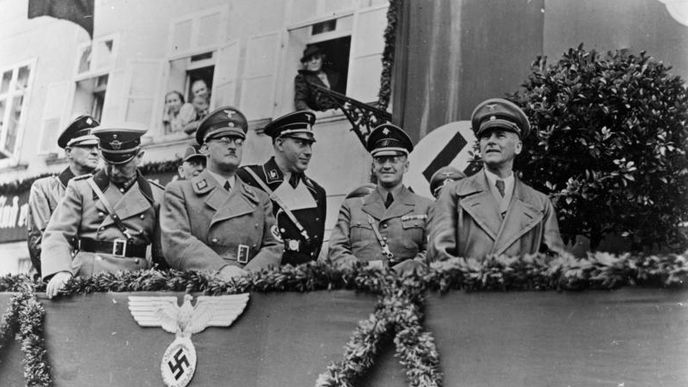 Nacistická elita v Sudetech - Konrád Henlein druhý zprava
