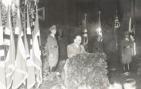 Nacistický pohlavár Konrad Henlein řeční v novojičínském Německém domě.