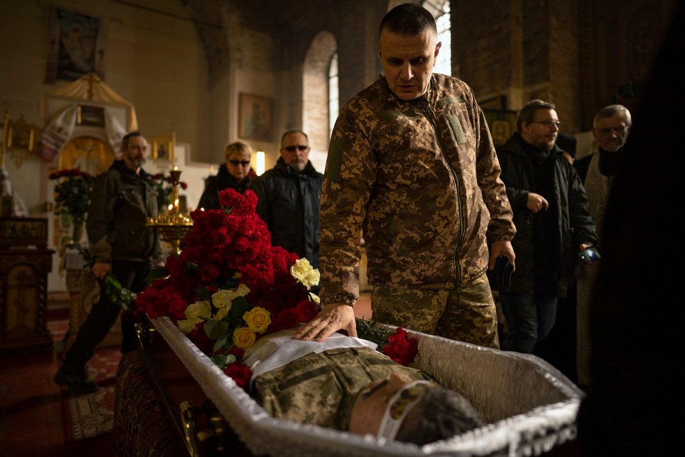 Pohřeb ukrajinského vojáka Hennadije Kovšyka v Charkově (16. 2. 2023).