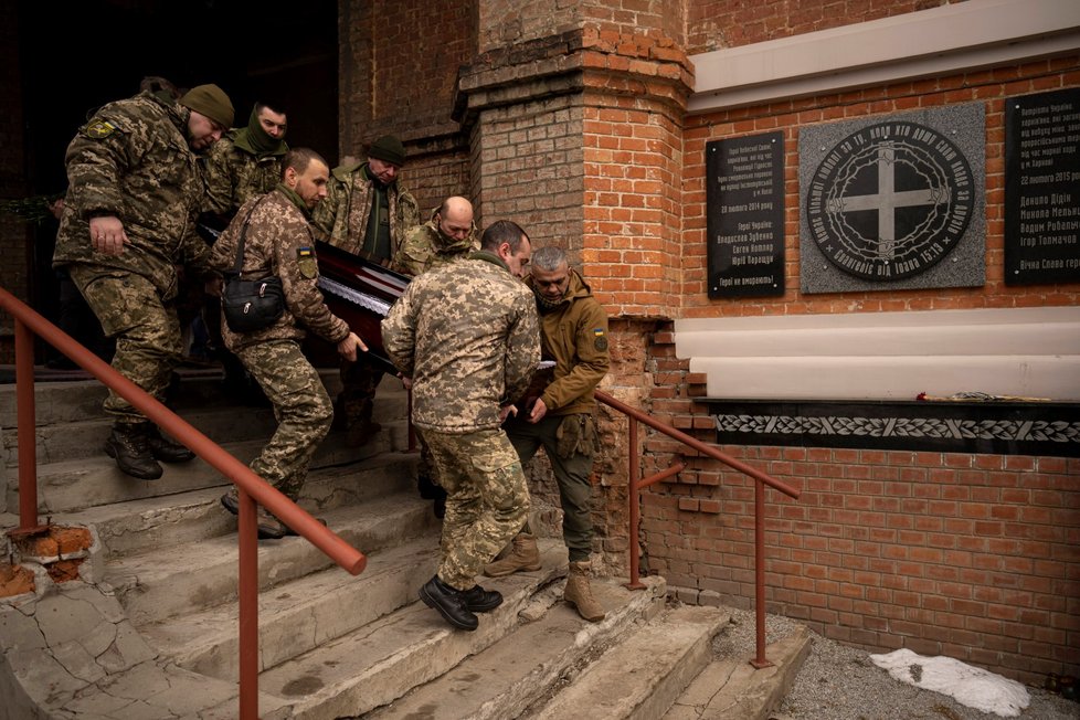 Pohřeb ukrajinského vojáka Hennadije Kovšyka v Charkově (16. 2. 2023).
