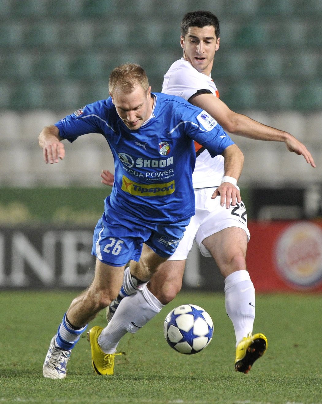 Henrik Mchitarjan si v roce 2010 zahrál v přípravném utkání i proti Viktorii Plzeň, to ještě působil v Šachtaru Doněck.